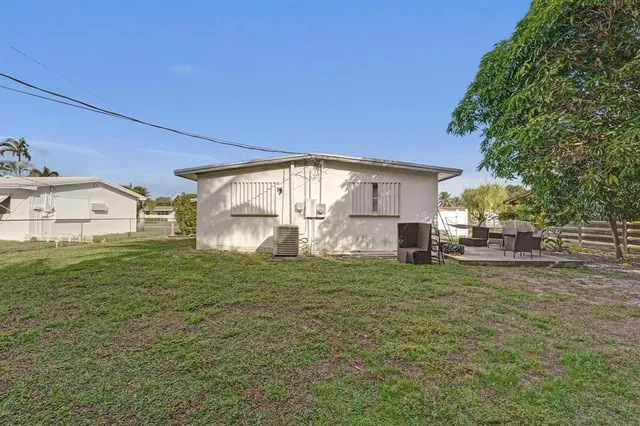 $4,000 | 3322 McKinley Street, Hollywood, FL 33021