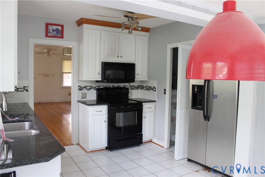 710 Colonial Avenue Colonial Heights, VA 23834 - Photo 8 of 14 a kitchen with stainless steel appliances a refrigerator and a stove