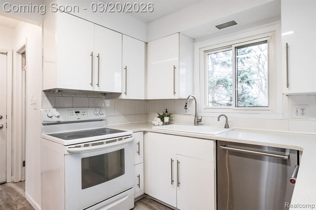 5832 Shaun Road West Bloomfield, MI 48322 - Photo 10 of 42 Gallery Image 10