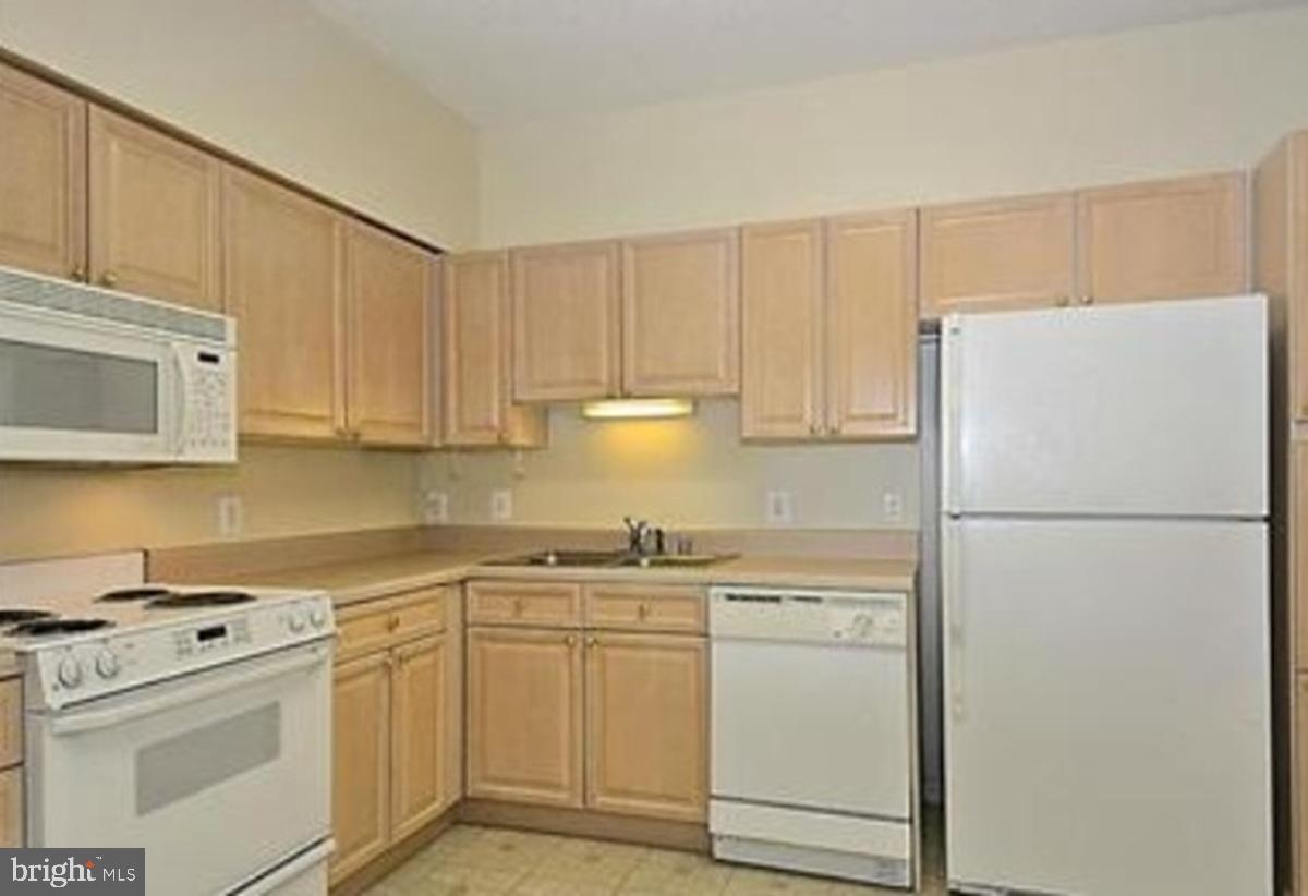 3005 South Leisure World Boulevard, Unit 514 Silver Spring, MD 20906 - Photo 2 of 16 Kitchen