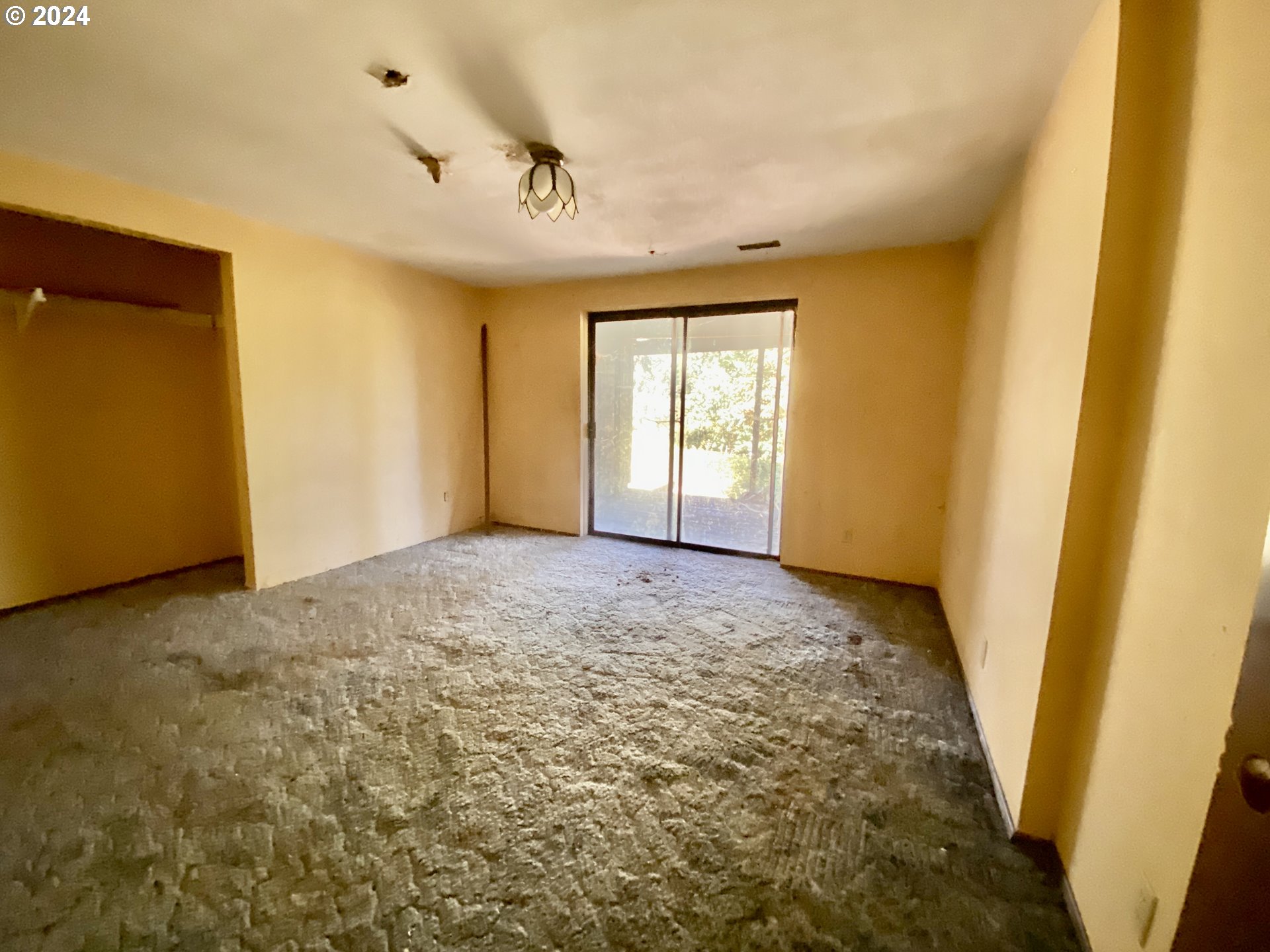 10909 South Ridgetop Drive Molalla, OR 97038 - Photo 13 of 28 a view of room and window
