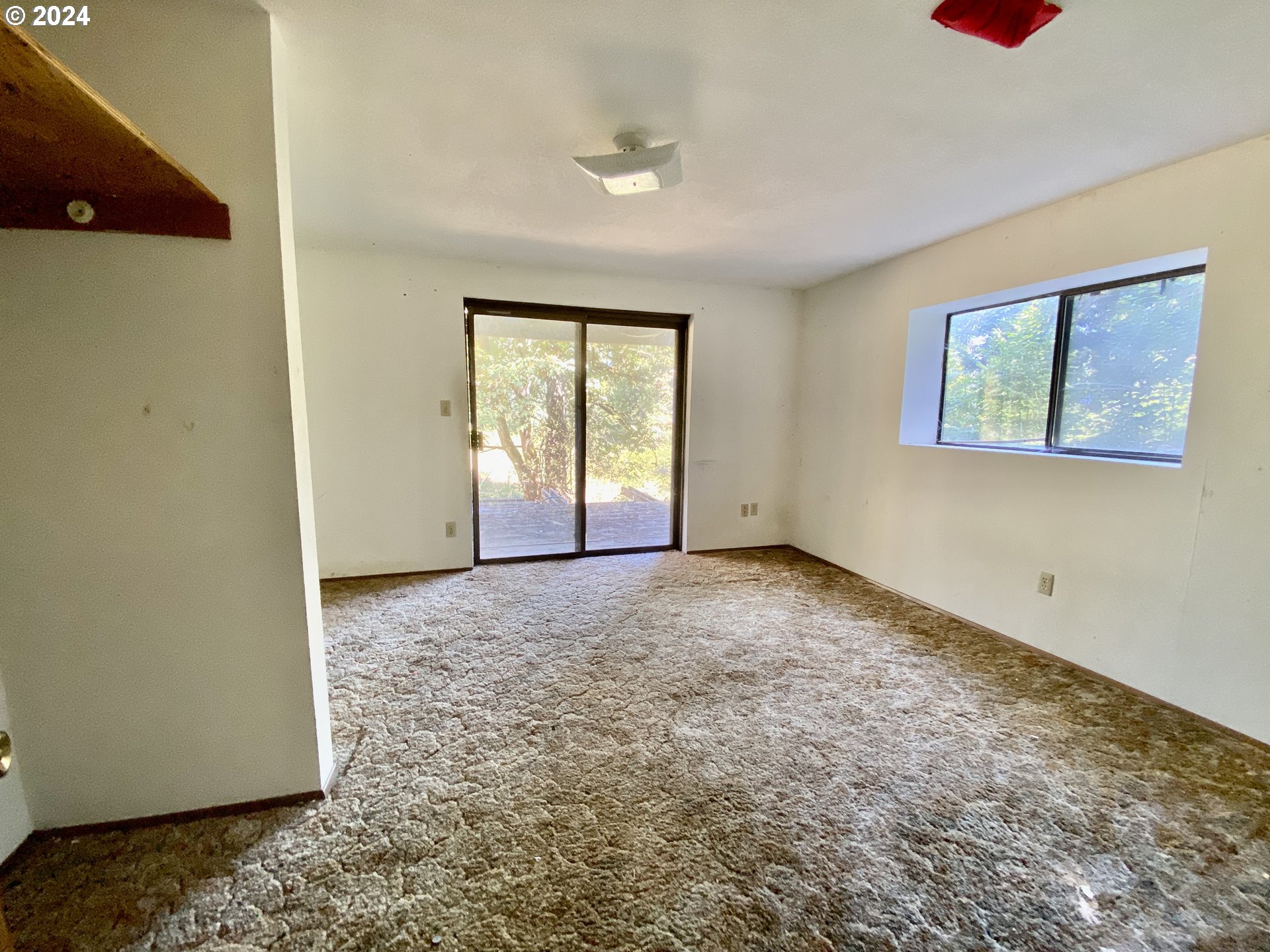 10909 South Ridgetop Drive Molalla, OR 97038 - Photo 16 of 28 a view of an empty room with window and cabinet