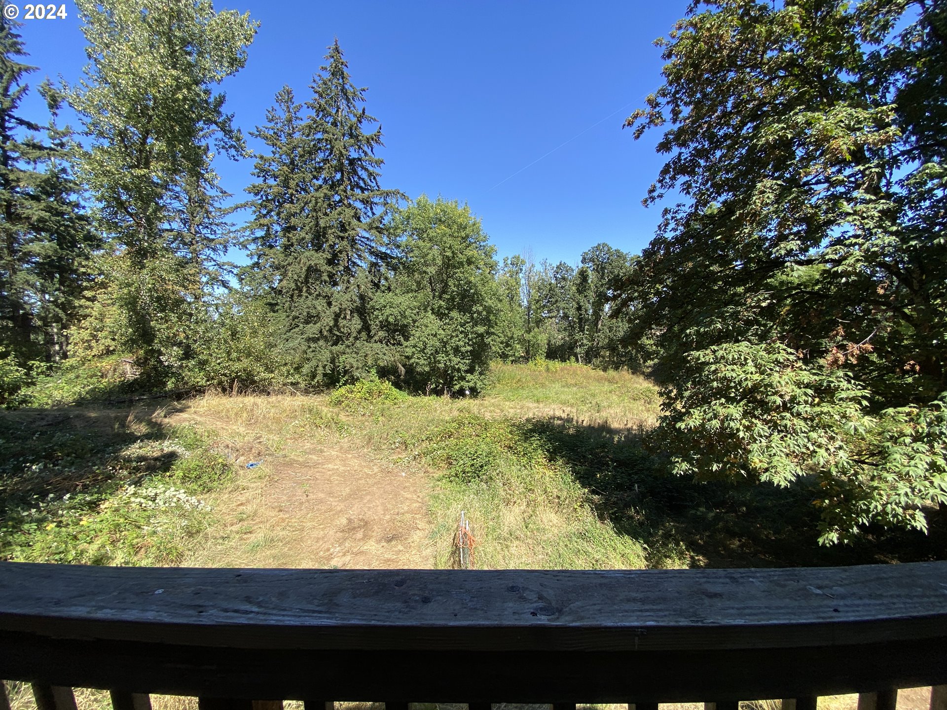 10909 South Ridgetop Drive Molalla, OR 97038 - Photo 19 of 28 a view of a yard with wooden fence