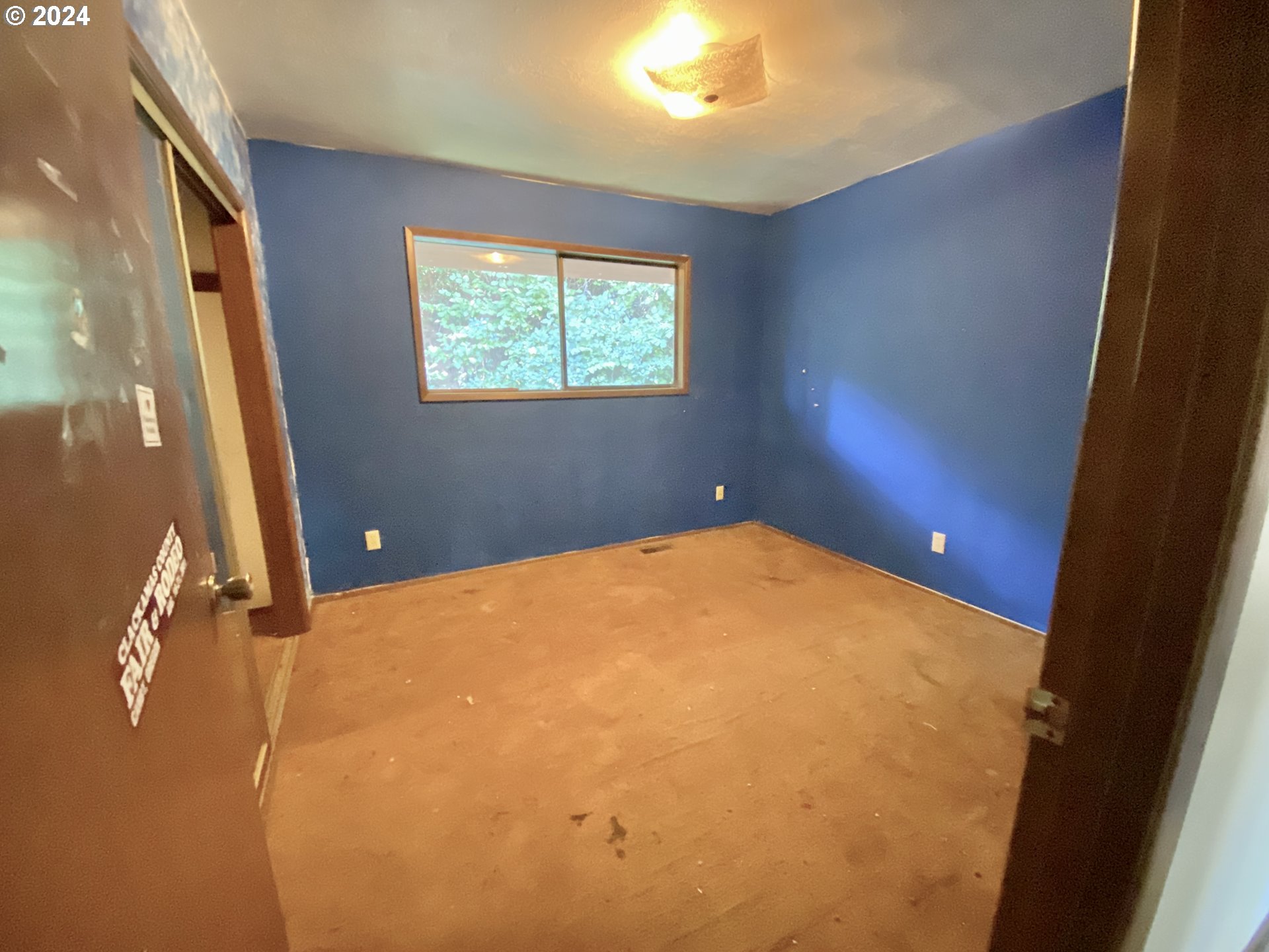 10909 South Ridgetop Drive Molalla, OR 97038 - Photo 4 of 28 a view of an empty room with a window