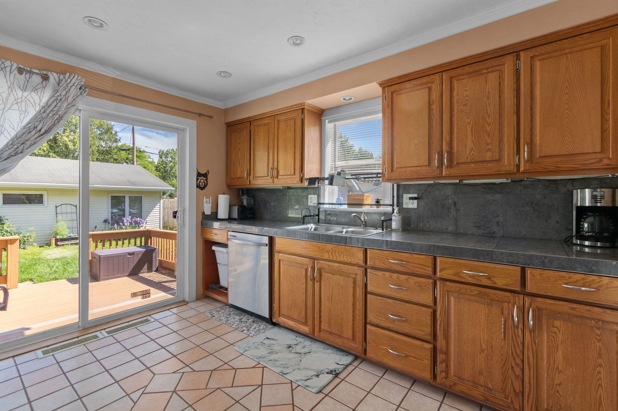 834 West Grant Street Appleton, WI 54914 - Photo 8 of 49
