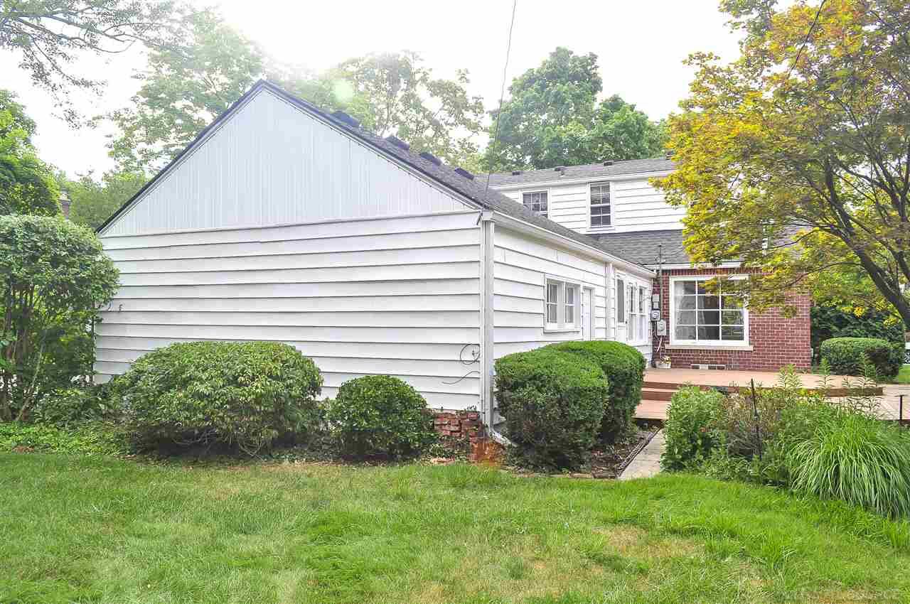 433 Roland Road Grosse Pointe, MI 48236 - Photo 34 of 38 31354659-33.JPG
