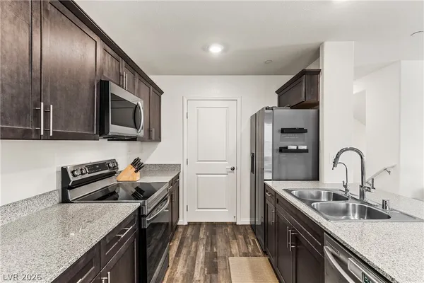 $330,000 | 6936 Skyline Blue Street, North Las Vegas, NV 89086
