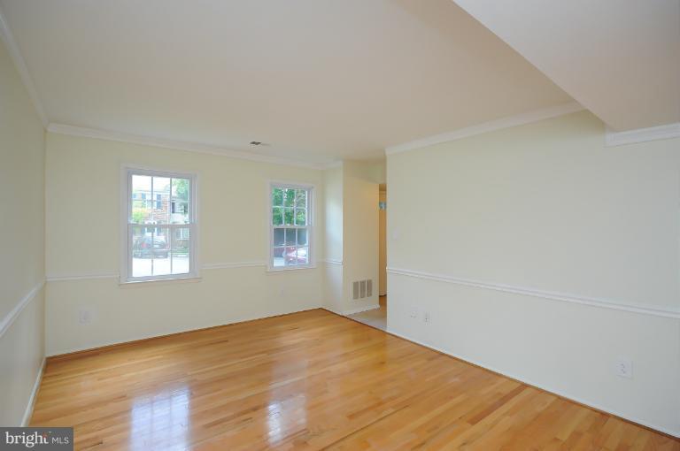 8258 Getty Court Springfield, VA 22153 - Photo 14 of 29 Living Room