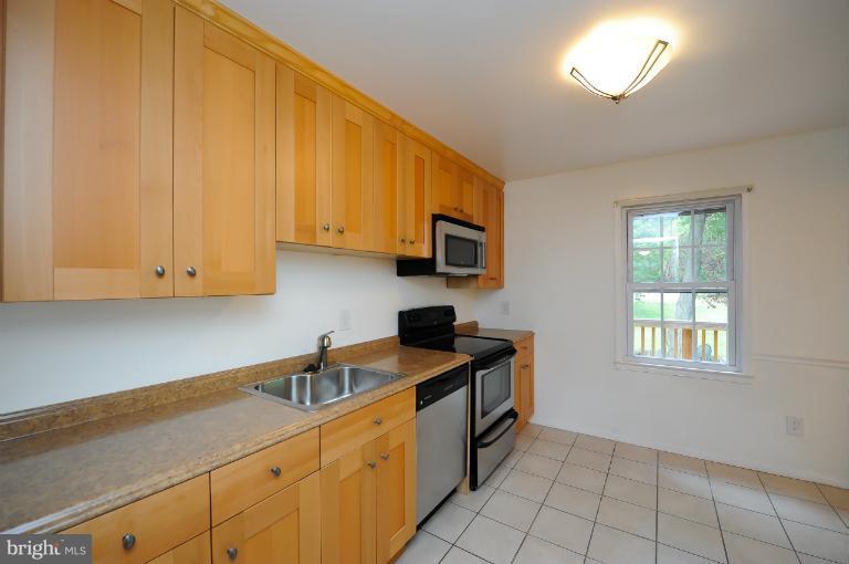 8258 Getty Court Springfield, VA 22153 - Photo 4 of 29 Kitchen