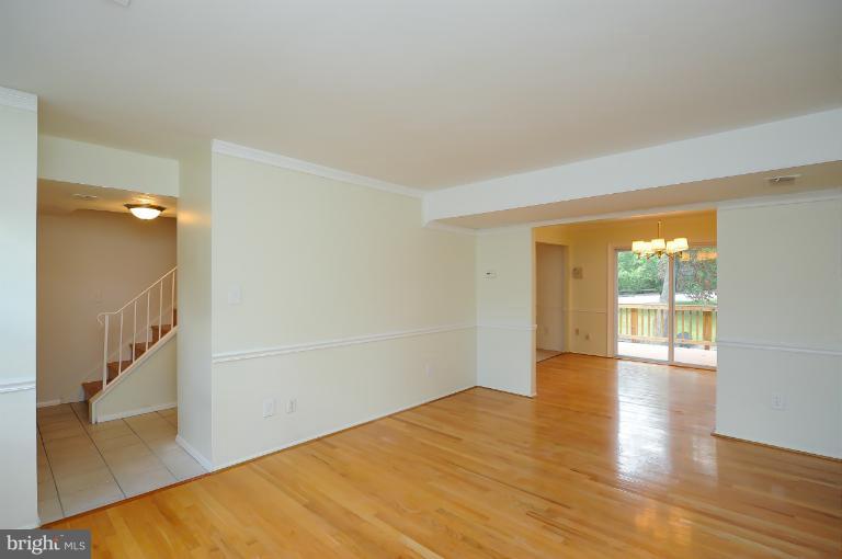 8258 Getty Court Springfield, VA 22153 - Photo 5 of 29 Living Room