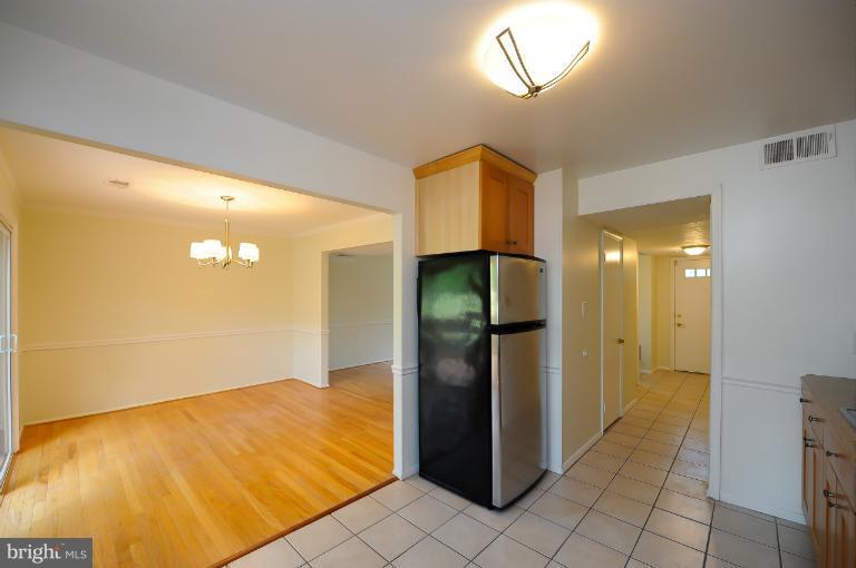 8258 Getty Court Springfield, VA 22153 - Photo 9 of 29 Kitchen