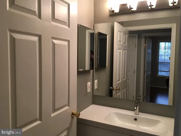 $1,995 | 1521 Spring Gate Dr., Unit 10202, McLean, VA 22102