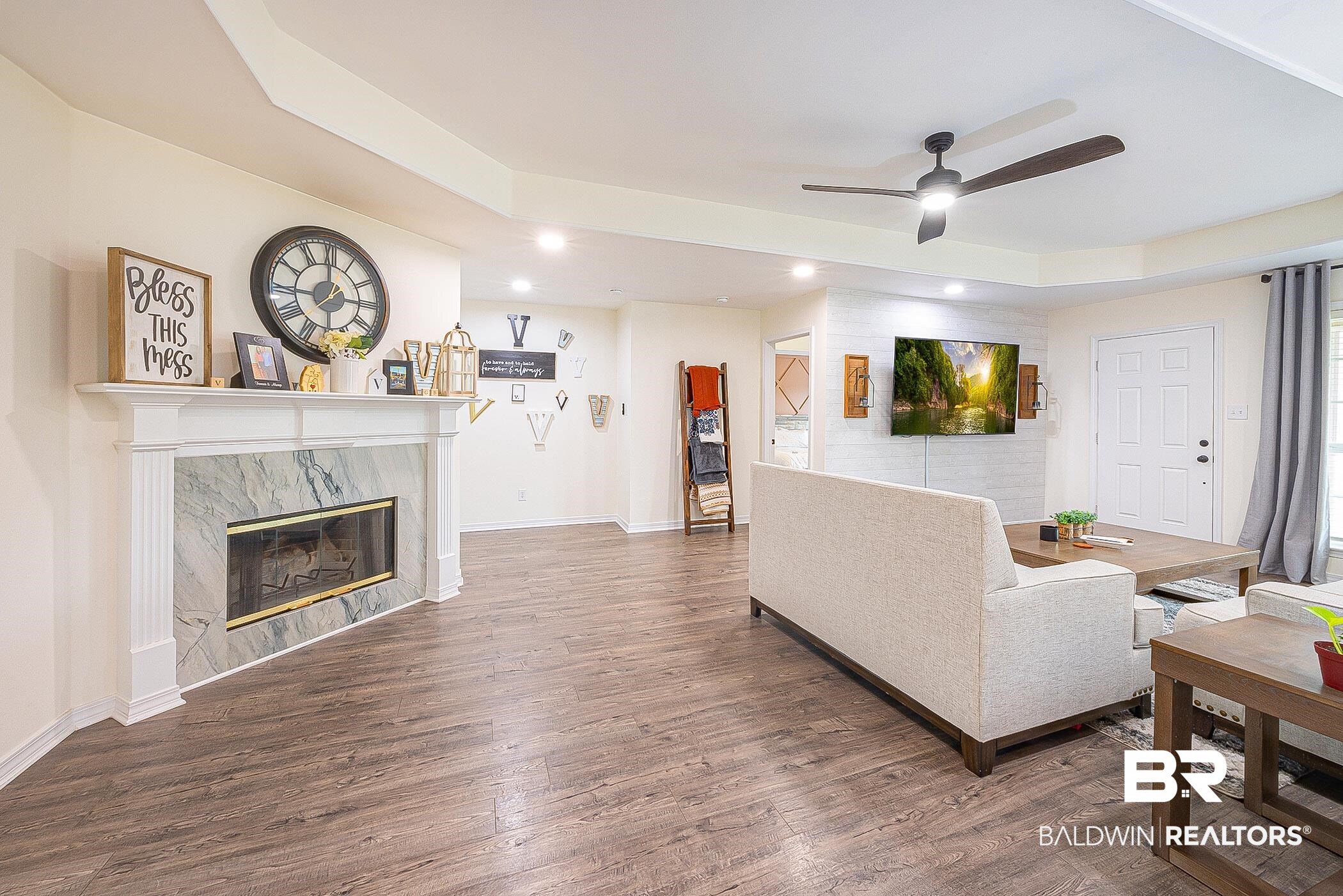 5304 Lansdowne Drive Mobile, AL 36693 - Photo 5 of 28 Living Room