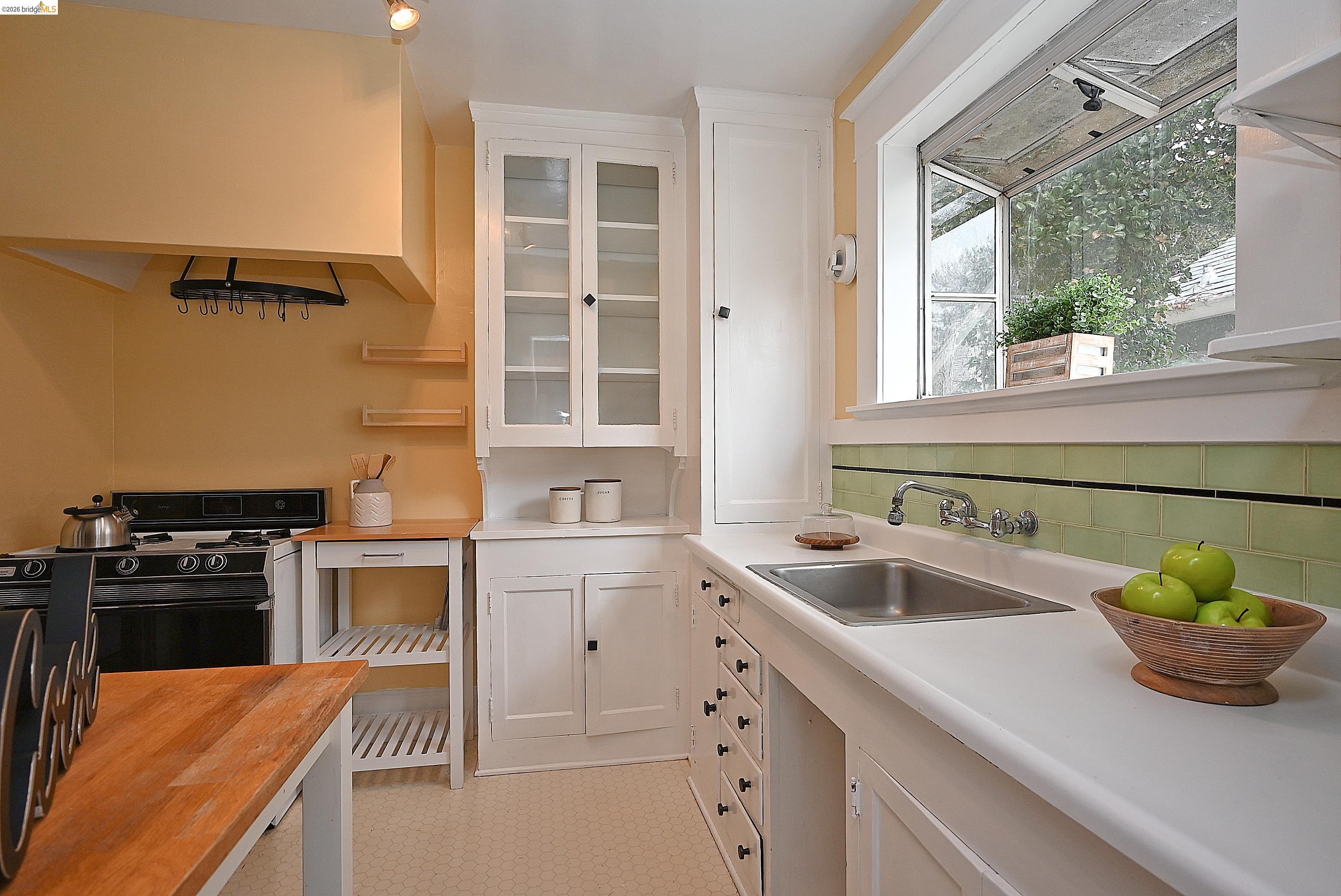 1301 Bonita Avenue, Unit 3 Berkeley, CA 94709 - Photo 27 of 48 Kitchen