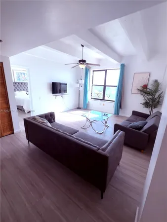 $3,500 | 1330 Ocean Drive, Unit R5C, Miami Beach, FL 33139