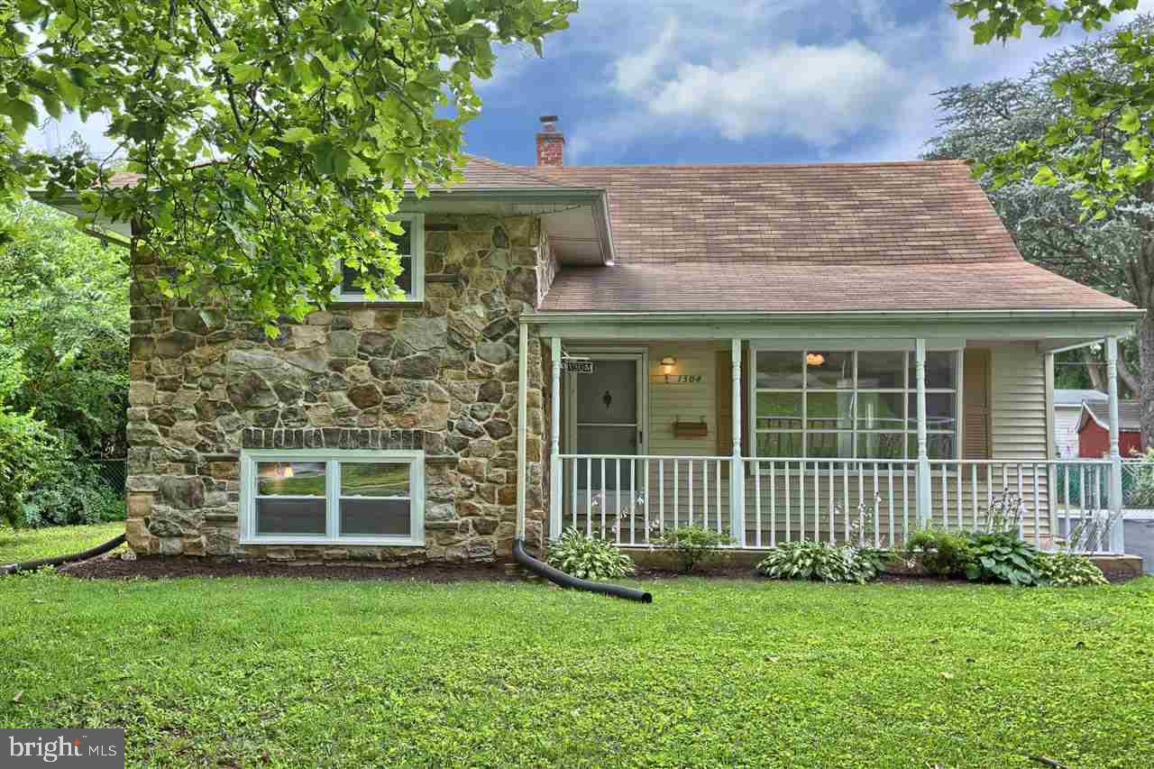 1304 Livingstone Road York, PA 17404 - Photo 3 of 36 Gallery Image 3