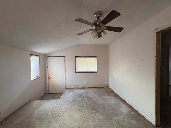 an empty room with a empty space and a ceiling fan