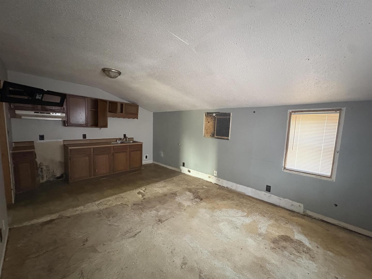 3657 Dillinger Road Carbondale, IL 62901 - Photo 2 of 22 a view of a livingroom with furniture kitchen and a window