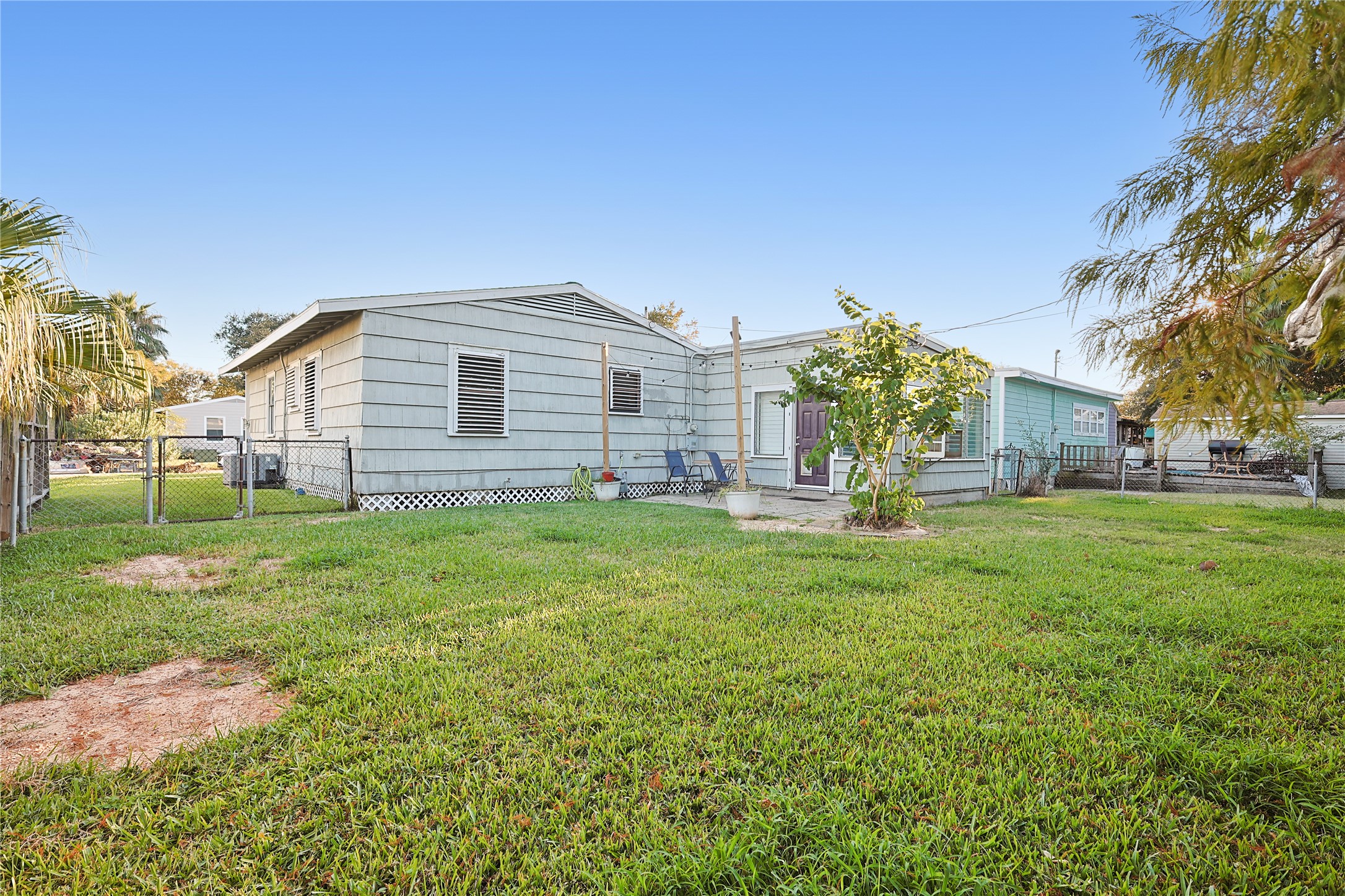 106 Trout Avenue Galveston, TX 77550 - Photo 18 of 21 a front view of house with yard and green space