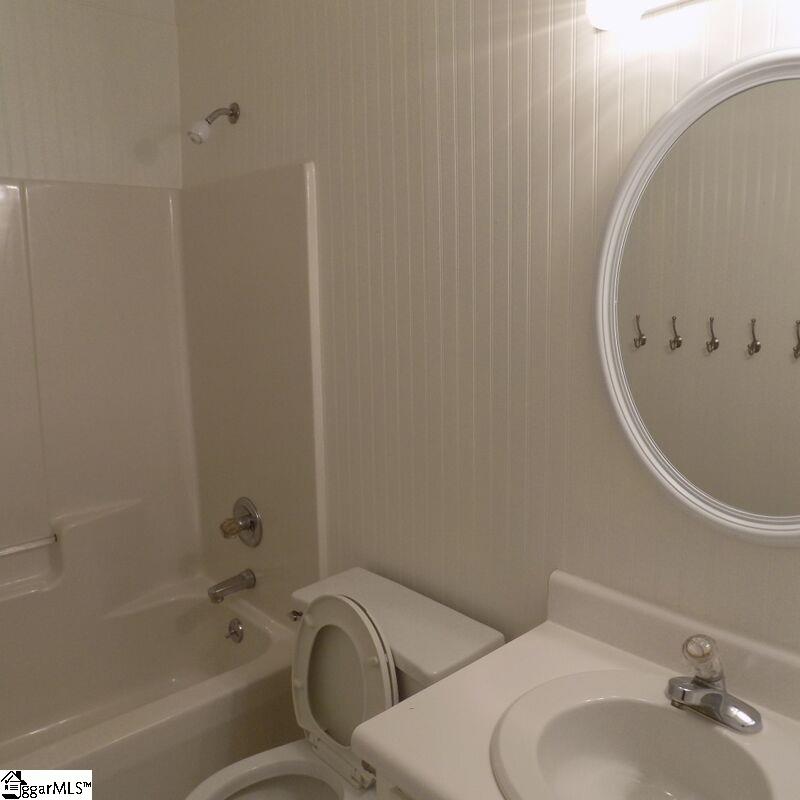 2 Spring Court Simpsonville, SC 29680 - Photo 3 of 16 Gallery Image 3