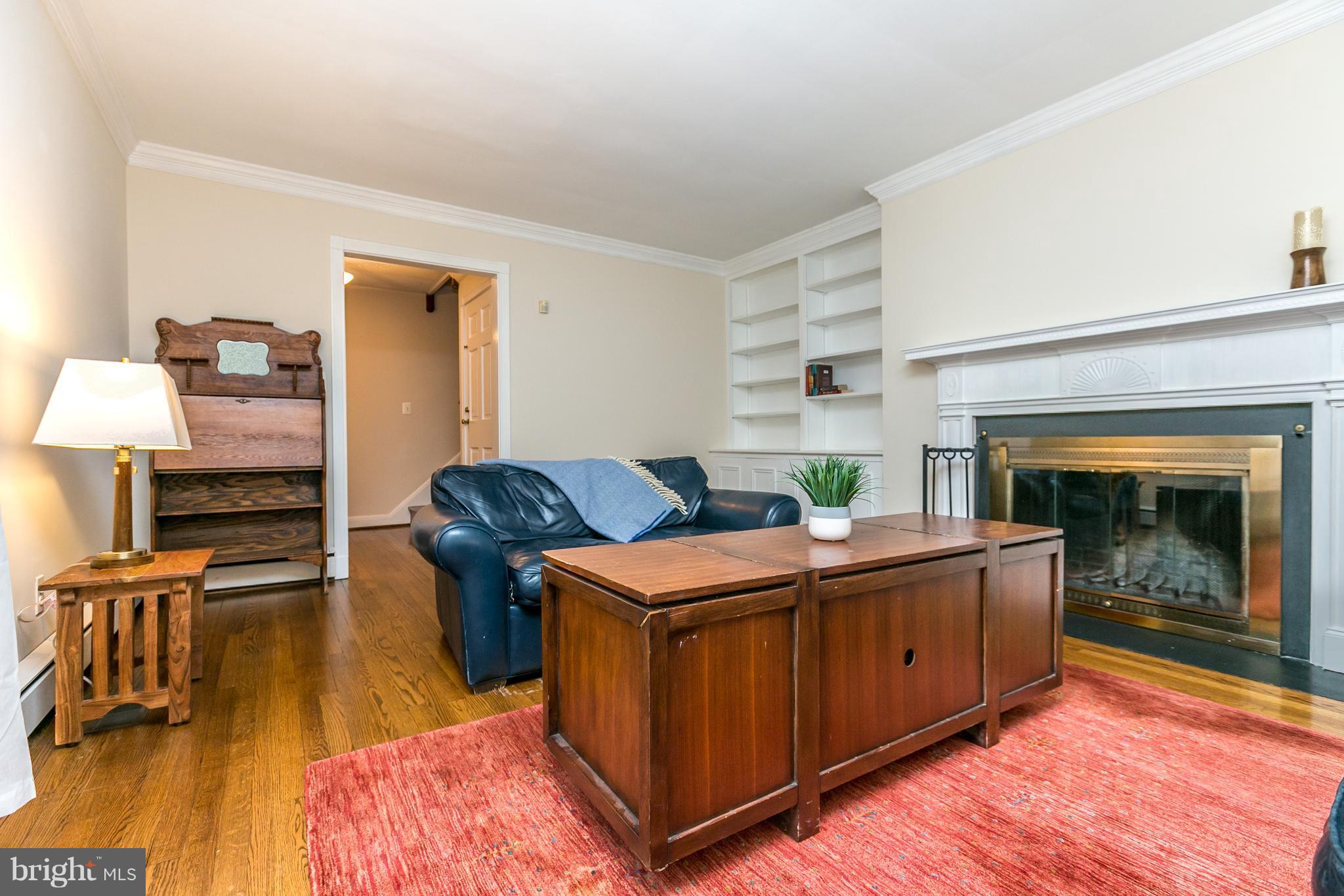 5605 Roland Avenue Baltimore, MD 21210 - Photo 13 of 30 Living Room