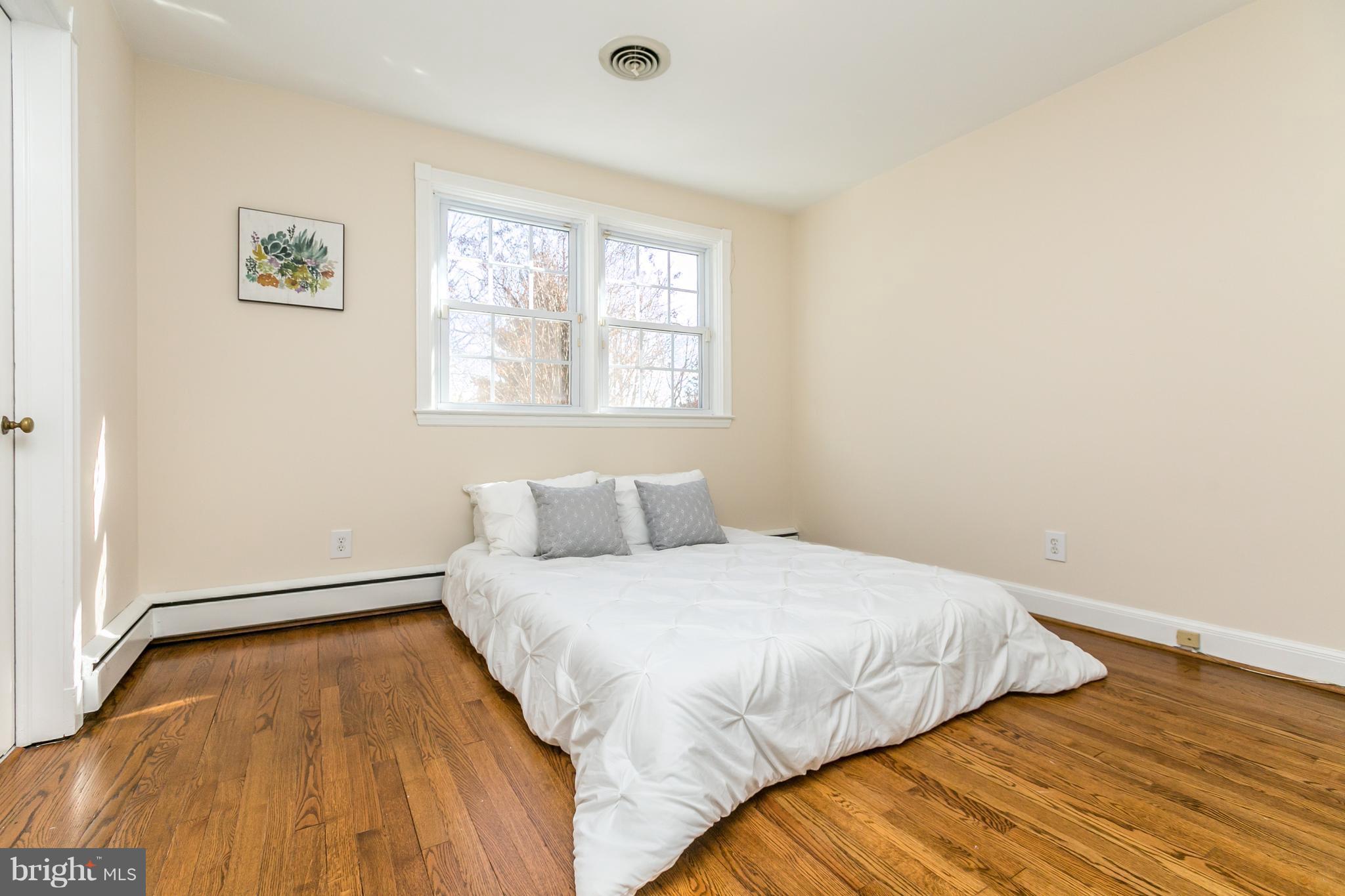 5605 Roland Avenue Baltimore, MD 21210 - Photo 17 of 30 Bedroom