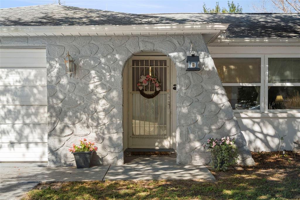 6333 Aberdeen Avenue New Port Richey, FL 34653 - Photo 2 of 37