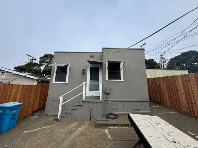 $1,400 | 318 Capitol Street, Vallejo, CA 94590