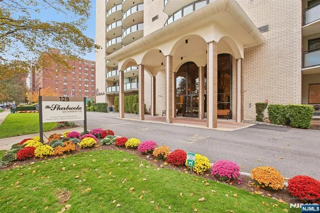 $220,000 | 125 Prospect Avenue, Unit 17G, Hackensack, NJ 07601