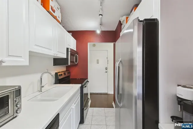 $220,000 | 125 Prospect Avenue, Unit 17G, Hackensack, NJ 07601