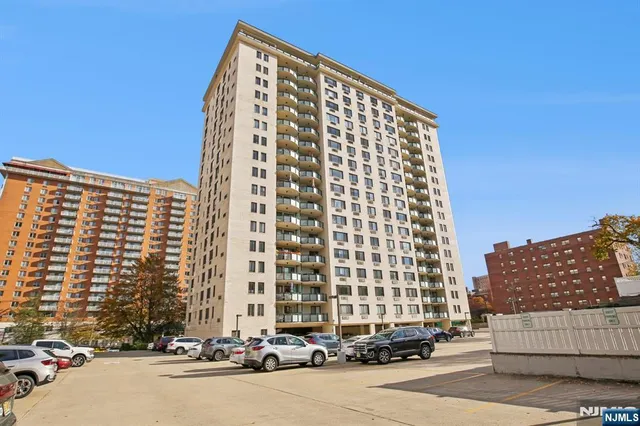 $220,000 | 125 Prospect Avenue, Unit 17G, Hackensack, NJ 07601