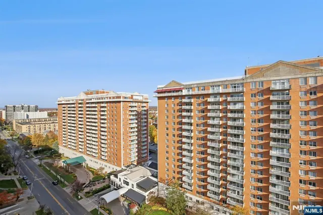 $220,000 | 125 Prospect Avenue, Unit 17G, Hackensack, NJ 07601