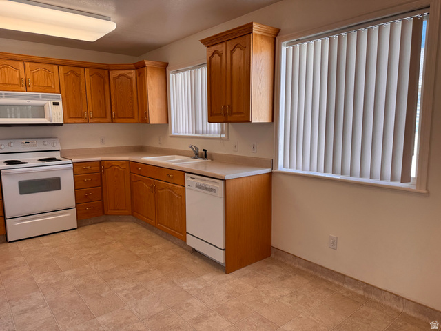 461 Topaz Boulevard, Unit 6 Delta, UT 84624 - Photo 13 of 45 Kitchen & dining area