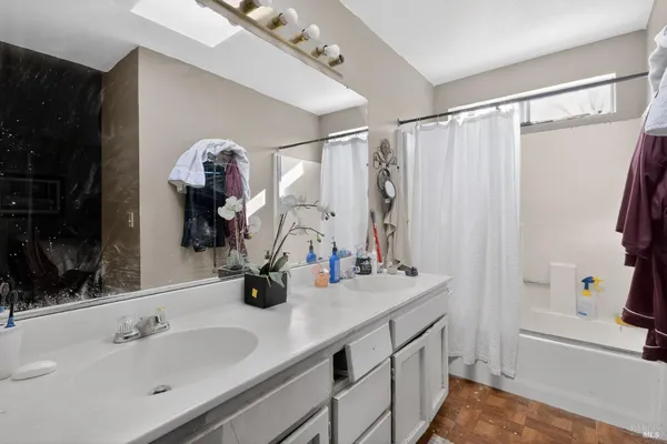 $595,000 | 127 Marguerite Lane, Cloverdale, CA 95425