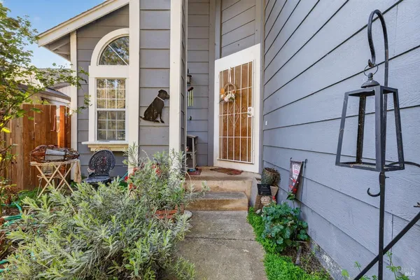 $595,000 | 127 Marguerite Lane, Cloverdale, CA 95425