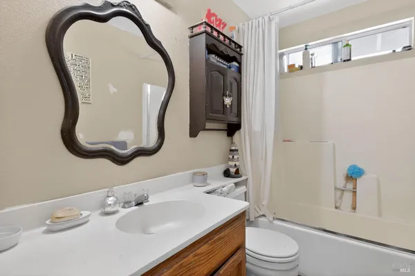 $595,000 | 127 Marguerite Lane, Cloverdale, CA 95425