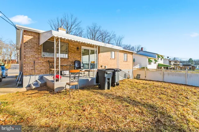 a view of a outdoor space