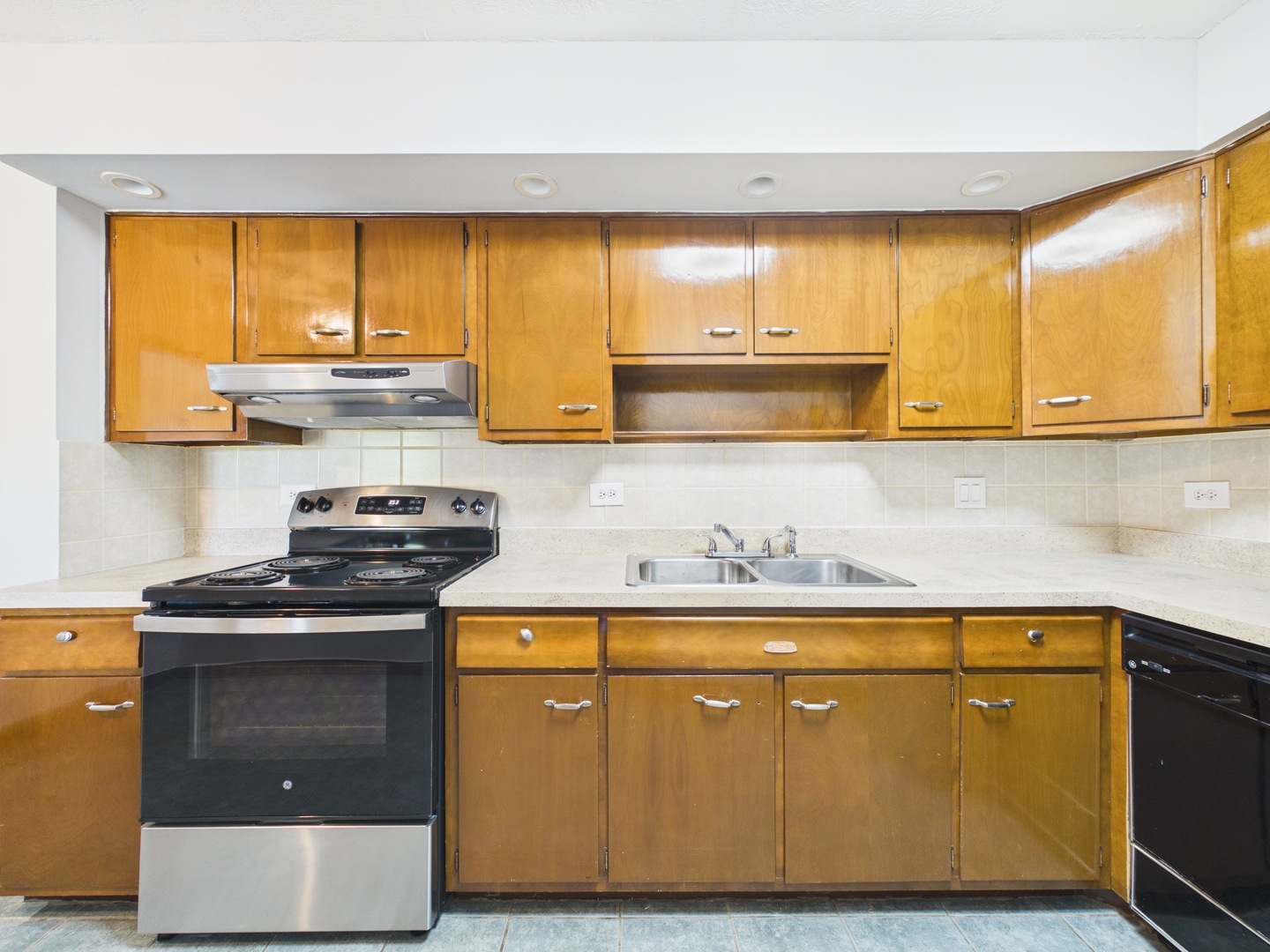 2222 South Goebbert Road, Unit 358 Arlington Heights, IL 60005 - Photo 12 of 46 Gallery Image 12