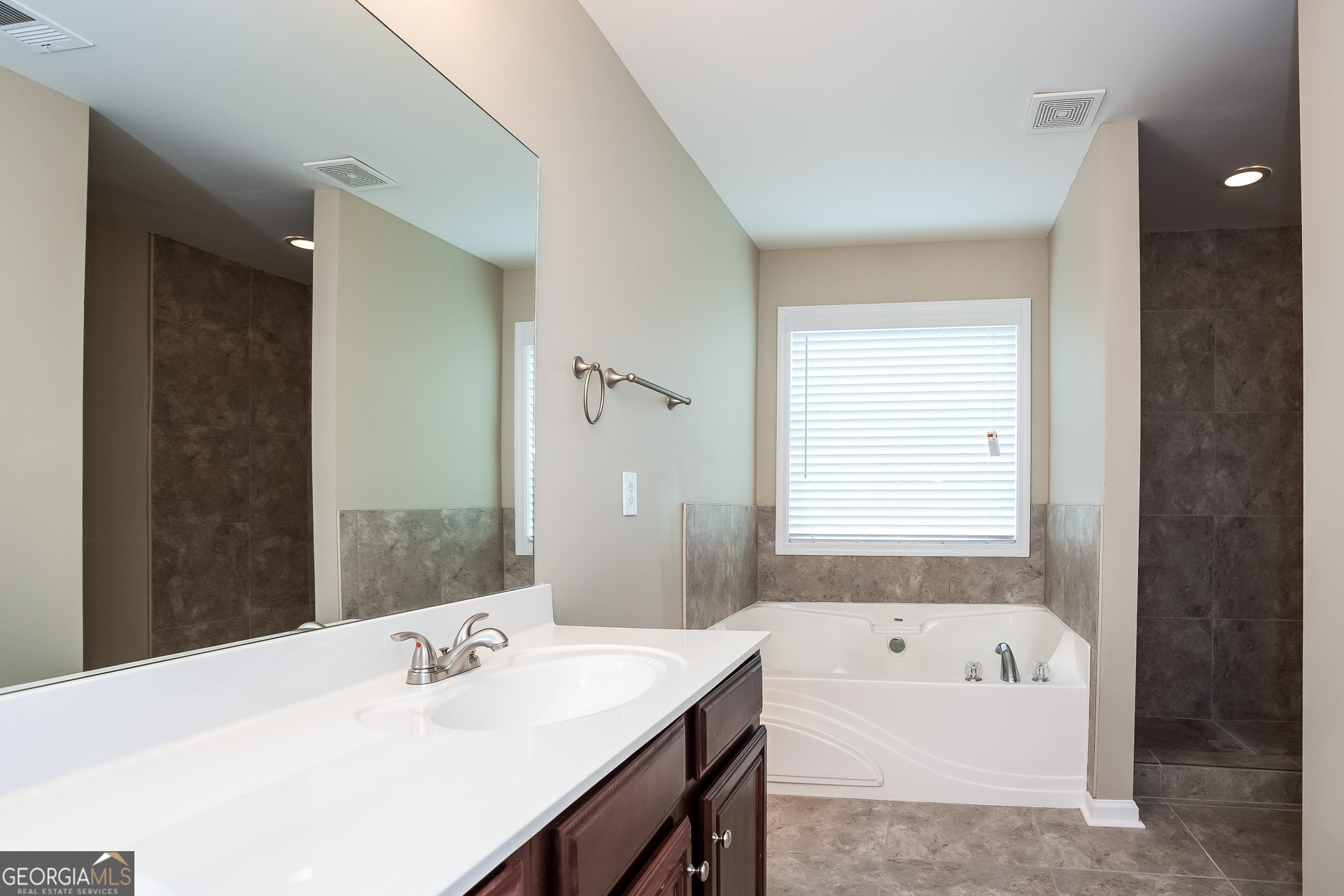 2729 Palmview Court Southwest Atlanta, GA 30331 - Photo 7 of 15 a bathroom with a tub sink and mirror