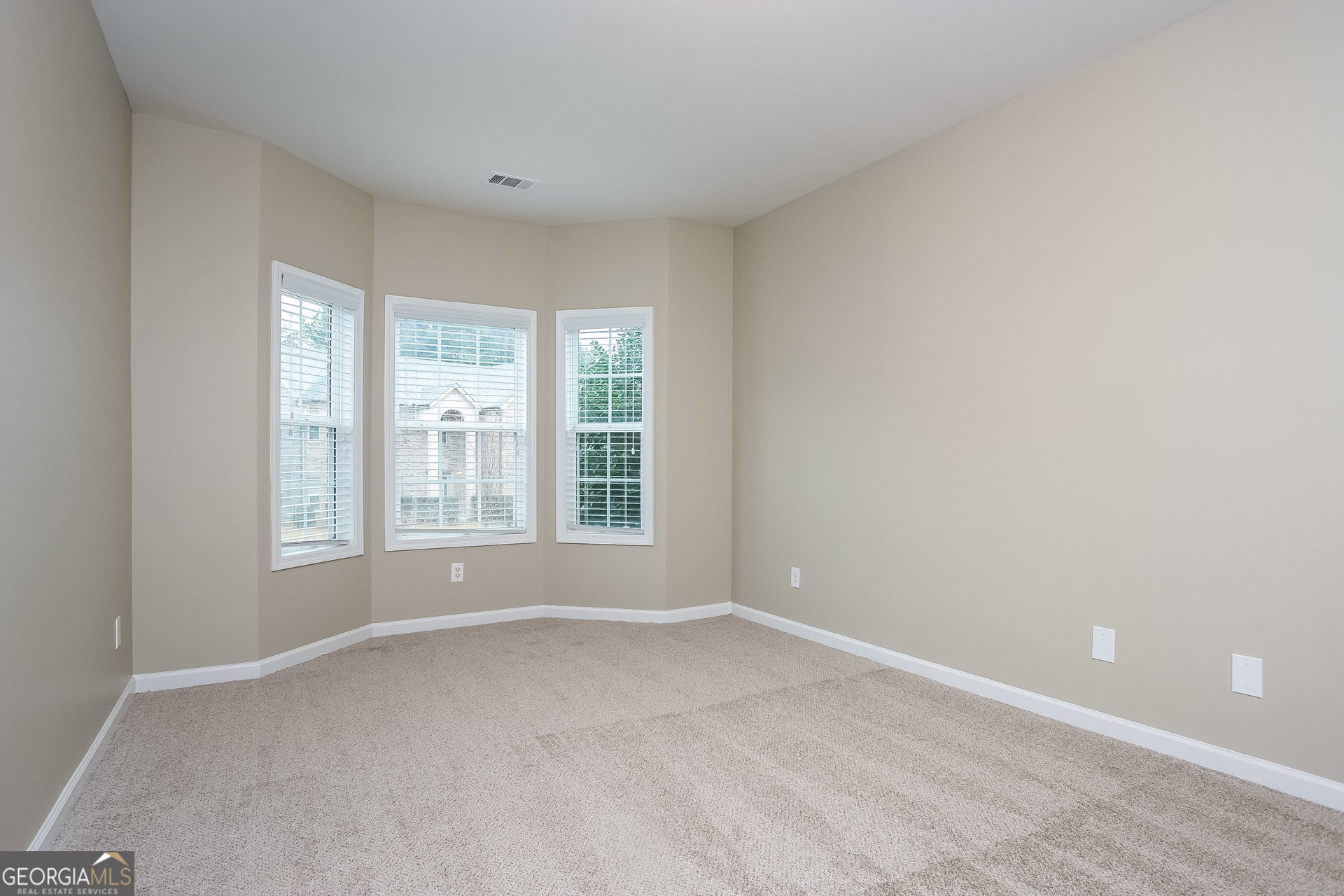 2729 Palmview Court Southwest Atlanta, GA 30331 - Photo 8 of 15 a view of an empty room with a window