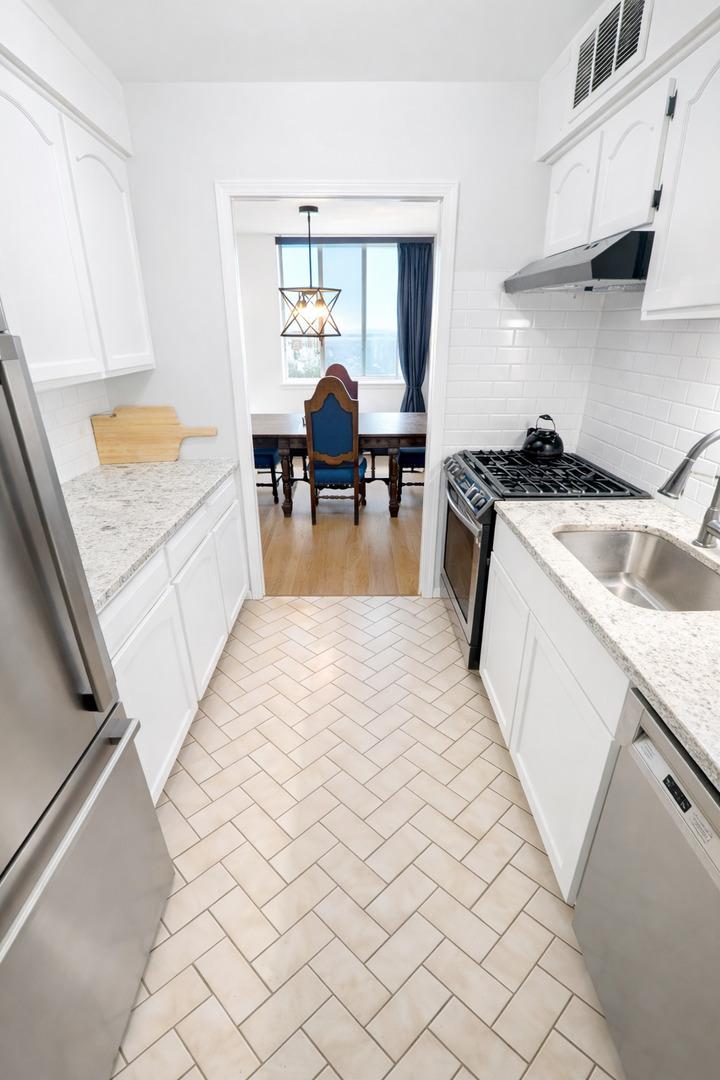 40 North Tower Road, Unit 6G Oak Brook, IL 60523 - Photo 3 of 12