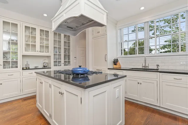 $2,399,000 | 2 Elmwood Drive, Unit 2, Southport, CT 06890