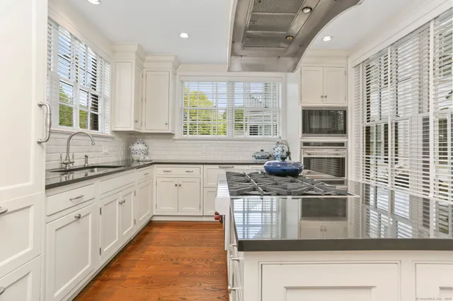 $2,399,000 | 2 Elmwood Drive, Unit 2, Southport, CT 06890