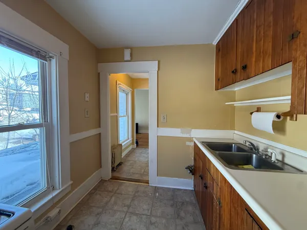 $1,995 | 442 Merrimack Street, Unit 2E, Manchester, NH 03103