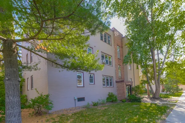 $149,900 | 3128 West Bde Maka Ska Boulevard, Unit 415, Minneapolis, MN 55416