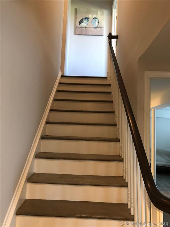 90 Iroquois Road, Unit A Stamford, CT 06902 - Photo 12 of 19 a view of entryway