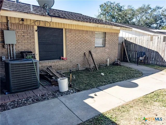 $257,900 | 716 Westwood Drive, Port Lavaca, TX 77979