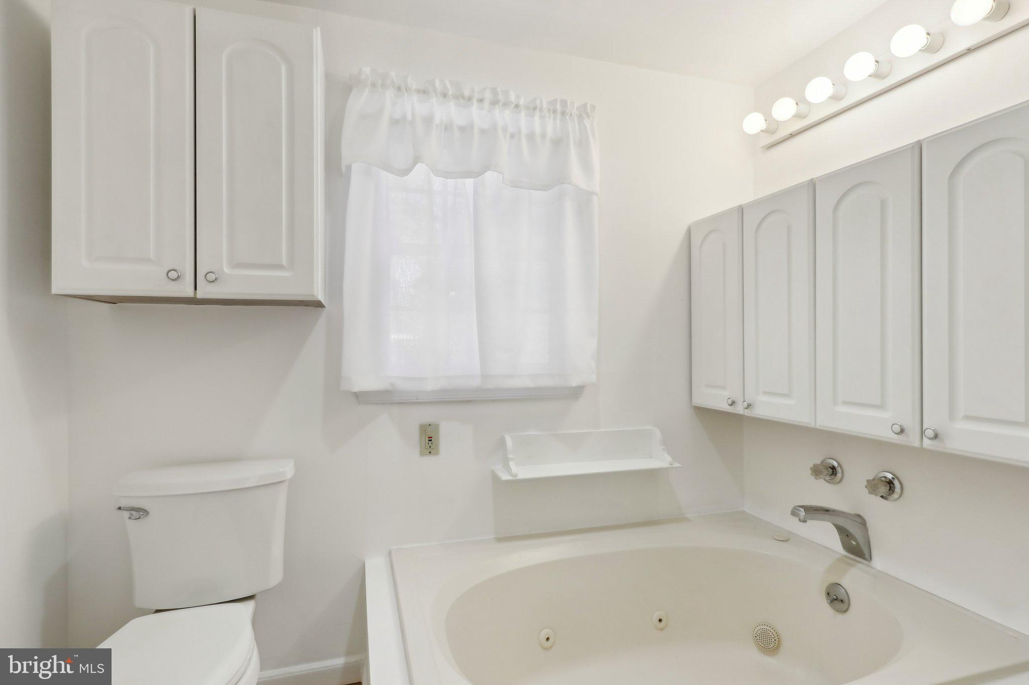 28 Barbara Road Hatboro, PA 19040 - Photo 21 of 33 a bathroom with a sink and bathtub