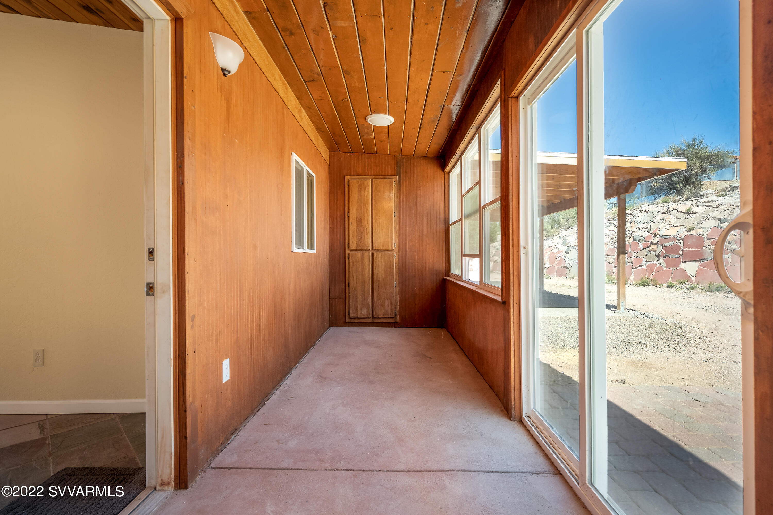 4455 Eagles Roost Road Rimrock, AZ 86335 - Photo 27 of 31 a view of a hallway