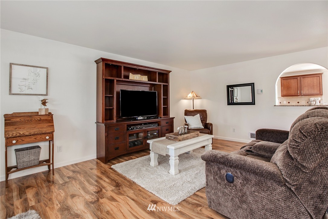 23309 21st Avenue Southeast Bothell, WA 98021 - Photo 3 of 25 Gallery Image 3